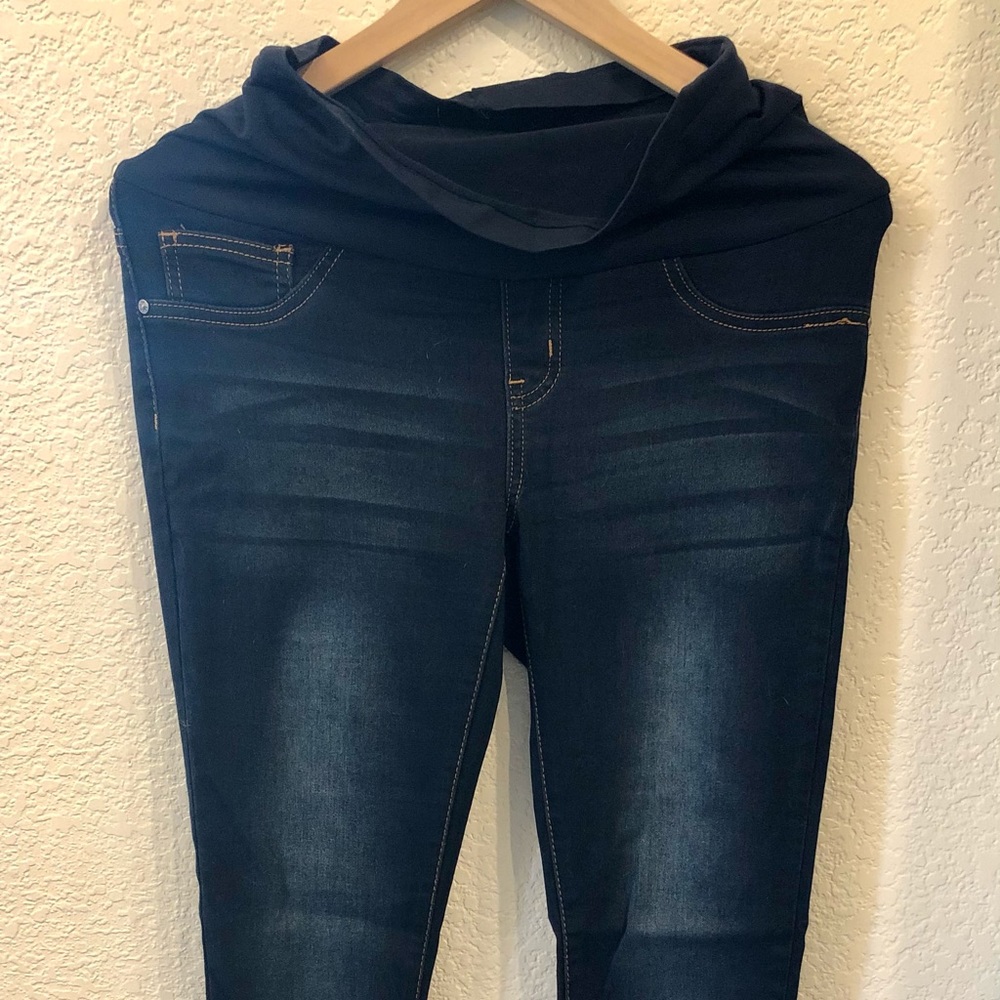 Size Med/6 Maternity Legging Jeans